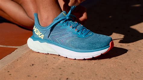 Hoka One One Arahi 5 Running Shoe First Look - Triathlon Vibe