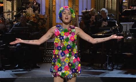 ‘SNL’ Scorecard: The Night Miley Cyrus Thanked Her Dead Pets