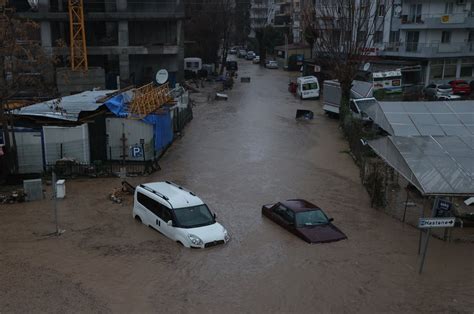 One dies as torrential rain causes flash floods in Turkey's Izmir ...