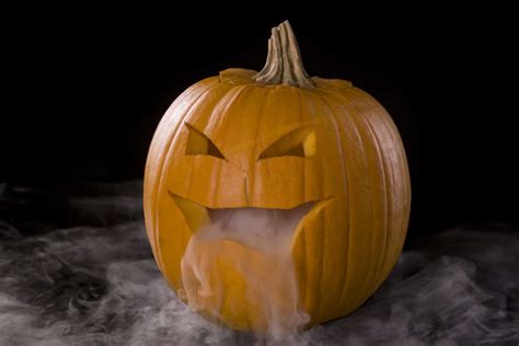 5 Haunting Ways to use Dry Ice this Halloween