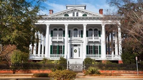 What Is Antebellum Architecture? A Design Style With Classical Roots