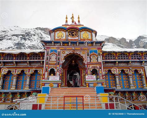 Ancient Lord Shiva Temple In The Himalayas, Kedarnath India Editorial ...