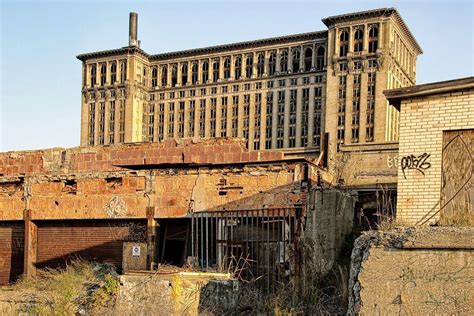 20 Photos of Urban Decay in Detroit - Urban Ghosts Media