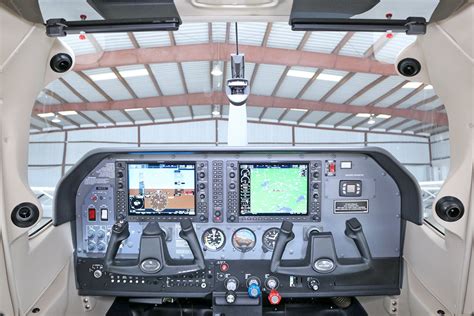 Cessna 182 Skylane Cockpit