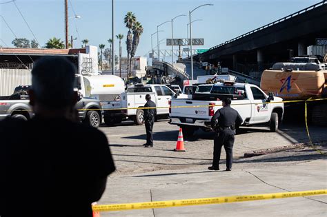 Major Freeway in Los Angeles Closed Indefinitely After Fire - The New York Times