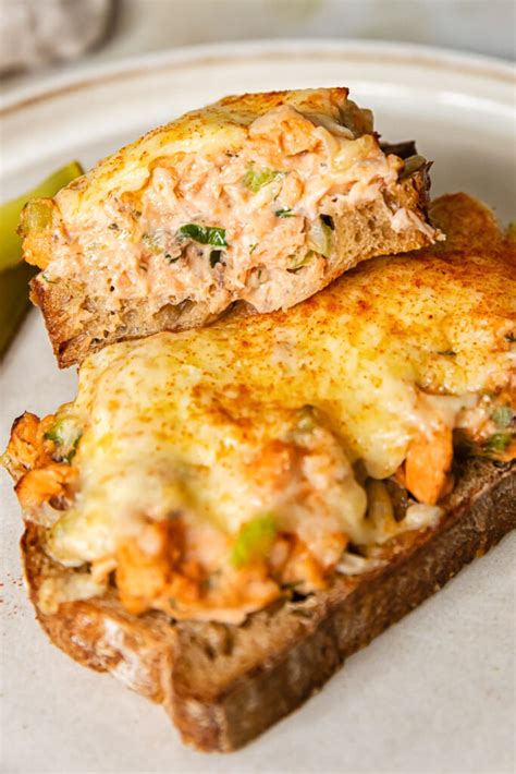 Hot Cheesy Salmon Sandwich - Vikalinka