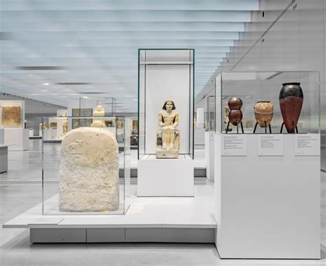 How to Design Museum Interiors: Display Cases to Protect & Highlight the Art | ArchDaily