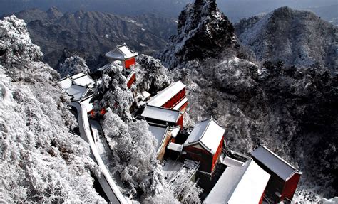 长安月 (Taoist temples on Wudang Mountains, Hubei, China....)