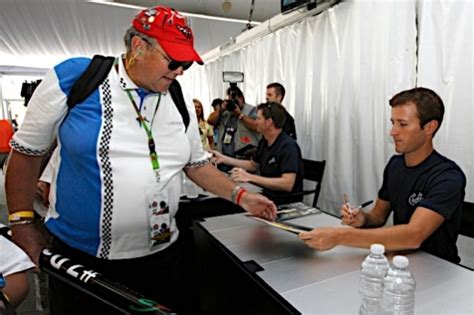 Hendrick Motorsports fans at Indy | Hendrick Motorsports