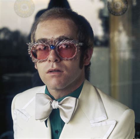 Vintage Portraits of Elton John Wearing His Unique Glasses in the 1970s | Vintage News Daily