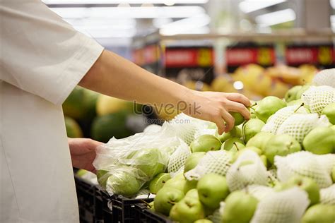 Close Up Of Hand Picking Fruit Picture And HD Photos | Free Download On ...