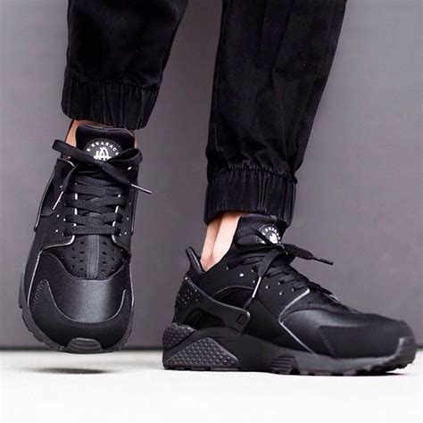 NIKE Air Huarache Black on Black | SOLETOPIA