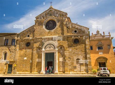 Volterra cathedral hi-res stock photography and images - Alamy