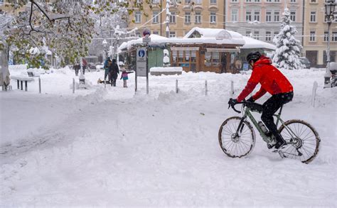 Heavy snowfall in Bavaria region forces Munich Airport to shut down - Aviation24.be