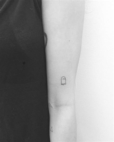 5 Spooky Tattoos To Get You in the Halloween Spirit | Minimalist tattoo ...