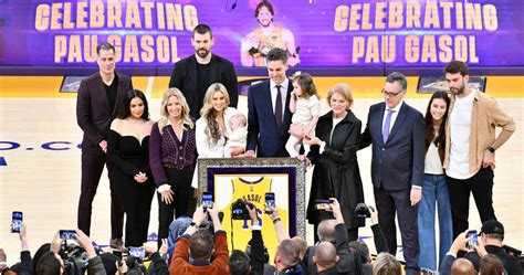 Pau Gasol’s No. 16 jersey is officially part of Lakers history - Eurohoops