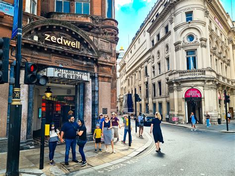 Zedwell Piccadilly Outside and Entrance — Zedwell