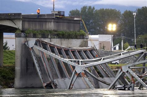 Skagit River bridge collapse details to come from federal investigators - oregonlive.com