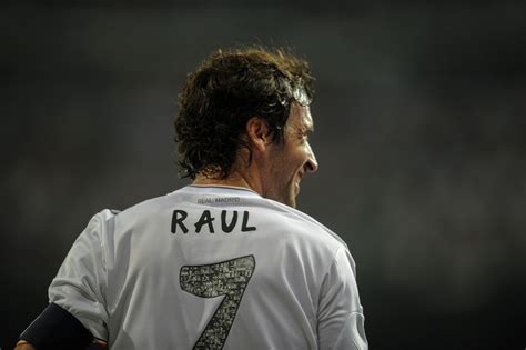 Download Soccer Real Madrid C.F. Raúl González Blanco Sports 4k Ultra HD Wallpaper