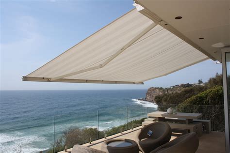 4 Cooling Balcony Shade Ideas | Helioscreen