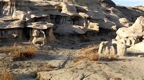 Hiking on the Bisti badlands - YouTube