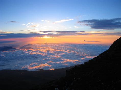 Fuji-San Sunrise | Waiting for the sun to rise at the 6th st… | Flickr