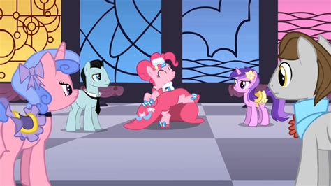 Image - Pinkie Pie dancing as BG ponies watch S01E26.png | 마이 리틀 포니 위키 | FANDOM powered by Wikia