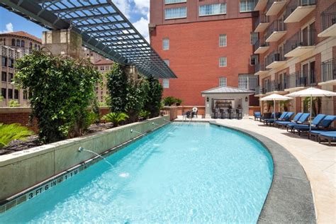 Riverwalk Hotel with Outdoor Pool | The Westin Riverwalk, San Antonio