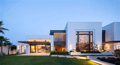 10 White Exterior Ideas for a Bright, Modern Home | Beautiful houses exterior, House exterior ...
