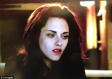 Twilight: Breaking Dawn - Part 2: First look at Bella as a vampire ...