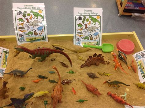 Reception- Dinosaur topic.The children love this dinosaur sandpit and ...