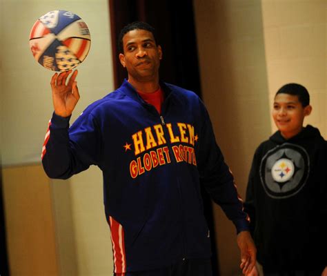 Globetrotter visits Thurgood Marshall Middle School