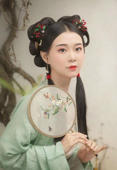 Pin by ･ﾟ on 古装 (With images) | Hanfu, Chinese hairstyle, Traditional hairstyle