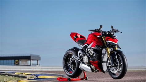 Ducati Streetfighter V4 S Wallpaper 4K, Race track