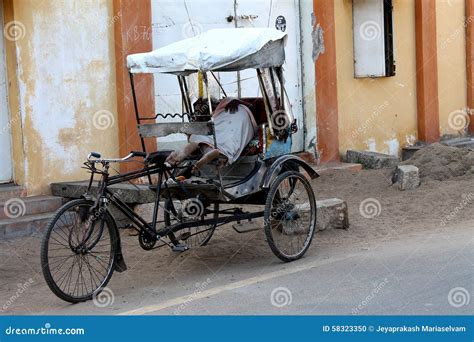 Poor Man Sleeping in His Cycle Rickshaw Editorial Image - Image of vehicle, cycle: 58323350