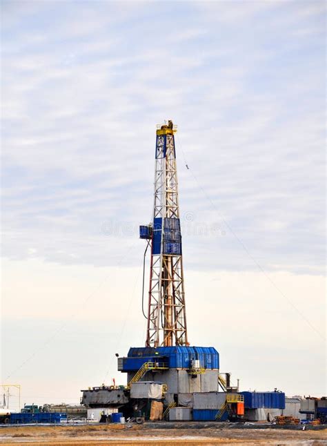 The onshore drilling rig stock image. Image of worksite - 178515987