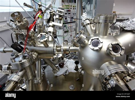 Scanning tunneling microscope (STM) in ultra-high vacuum (UHV Stock Photo: 60885910 - Alamy