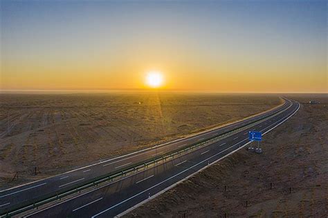 Final Link of China's 2,822-Km-Long Beijing-Urumqi Highway Opens to Traffic