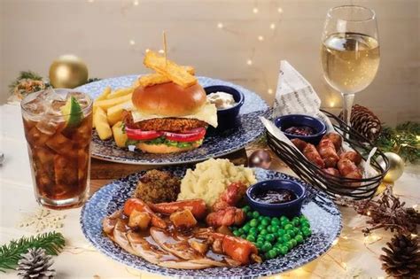 New Wetherspoons Christmas menu boasts fully loaded 11-inch chicken ...