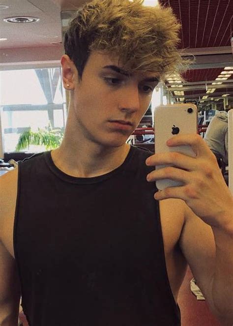 Bryce Hall Height, Weight, Age, Girlfriend, Family, Facts, Biography