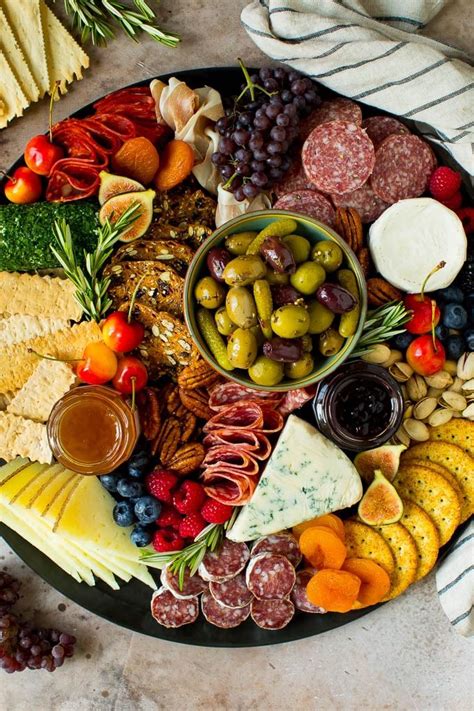 A complete guide on how to put together the best charcuterie board ...