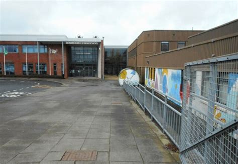 Mearns Castle High School © Richard Sutcliffe cc-by-sa/2.0 :: Geograph Britain and Ireland