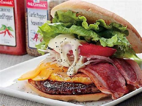 Sasebo Burger (佐世保バーガー) - Food in Japan