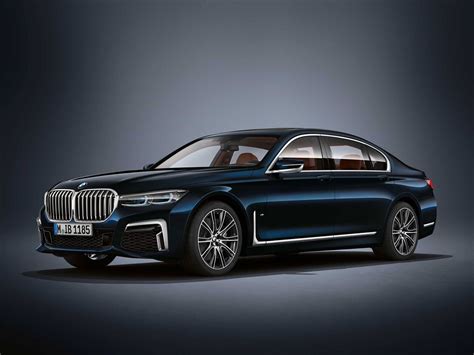 BMW M760Li xDrive LCI to offer twelve Individual Colors