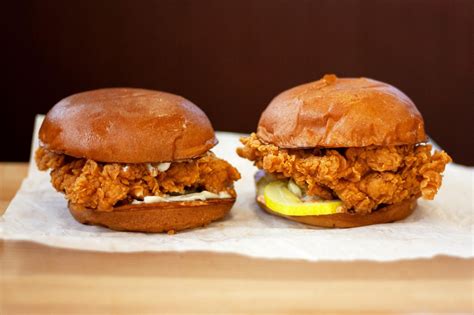 Larry Legend Tries the Popeyes Chicken Sandwich – Chicago Magazine