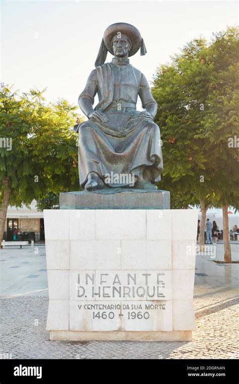 Statue of Prince Henry the Navigator in Lagos, Algarve, Portugal Stock Photo - Alamy