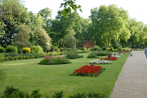 File:Mackenzie Garden Finsbury Park.jpg - Wikipedia, the free encyclopedia