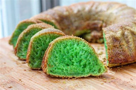 Pandan Honeycomb Cake Recipe - banana-breads.com