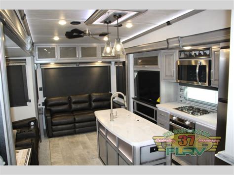 Montana Rear Kitchen Fifth Wheel | Wow Blog