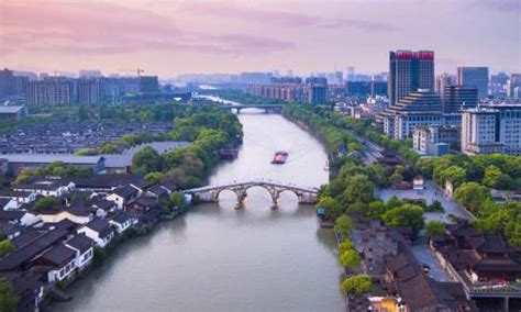 Re-birth of the Gran Canal. Preservation of the canal linear cultural heritage corridor at ...